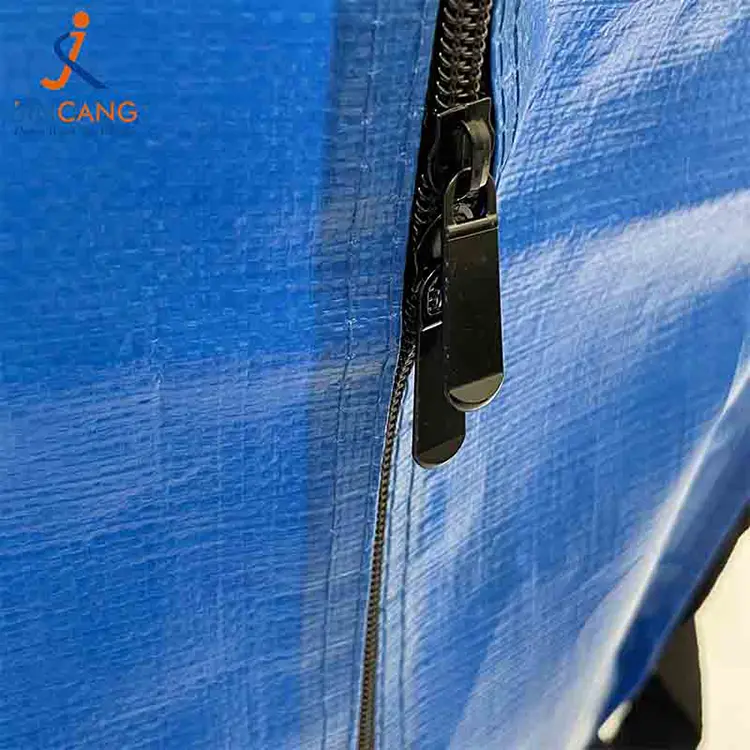 Sacolas em movimento extremamente grandes